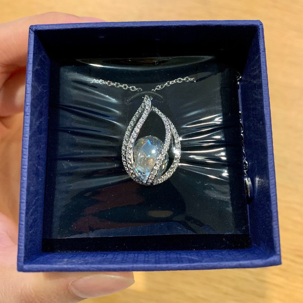 NEW Swarovski Megan Pendant